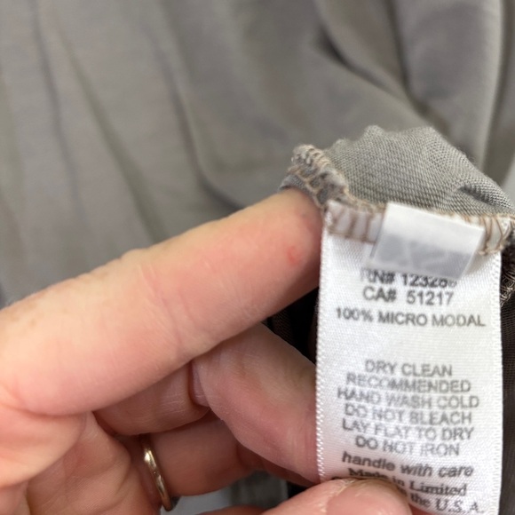 Michael Lauren Gray Sleeveless Blouse - Picture 4 of 4